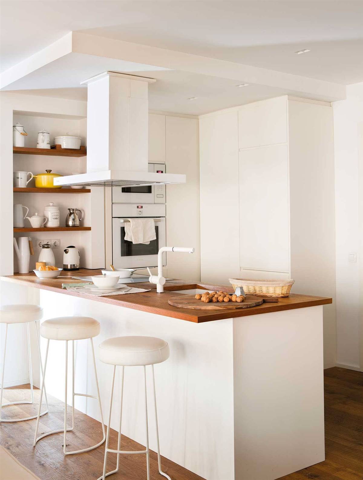 Muebles de cosina blanco con betanas